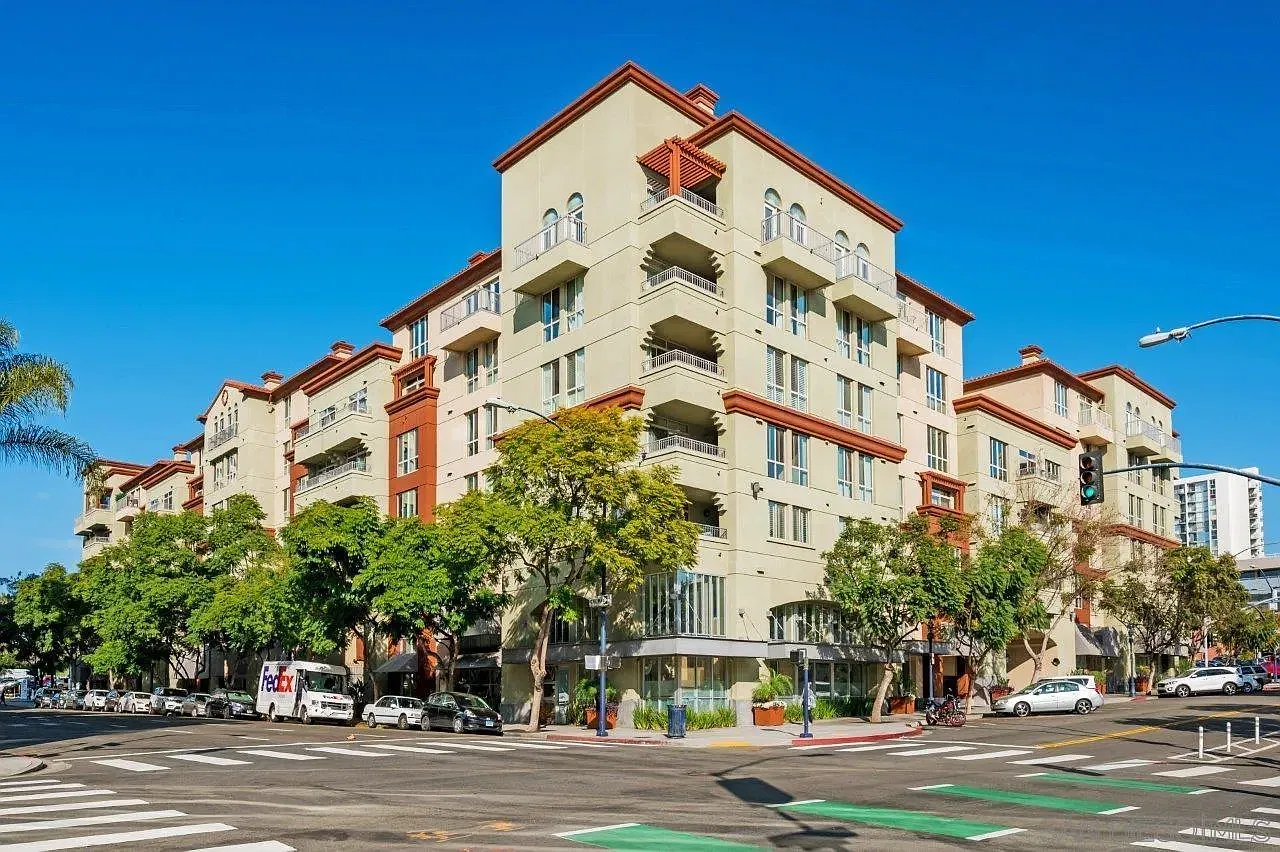 Palermo Condos — Photo 1