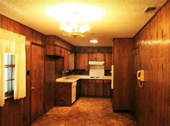 4th image of 204 Cogdell St
