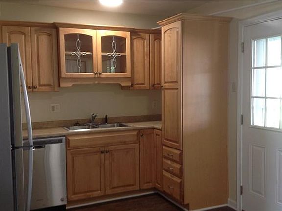 5th image of 2877 Glenbrook Dr