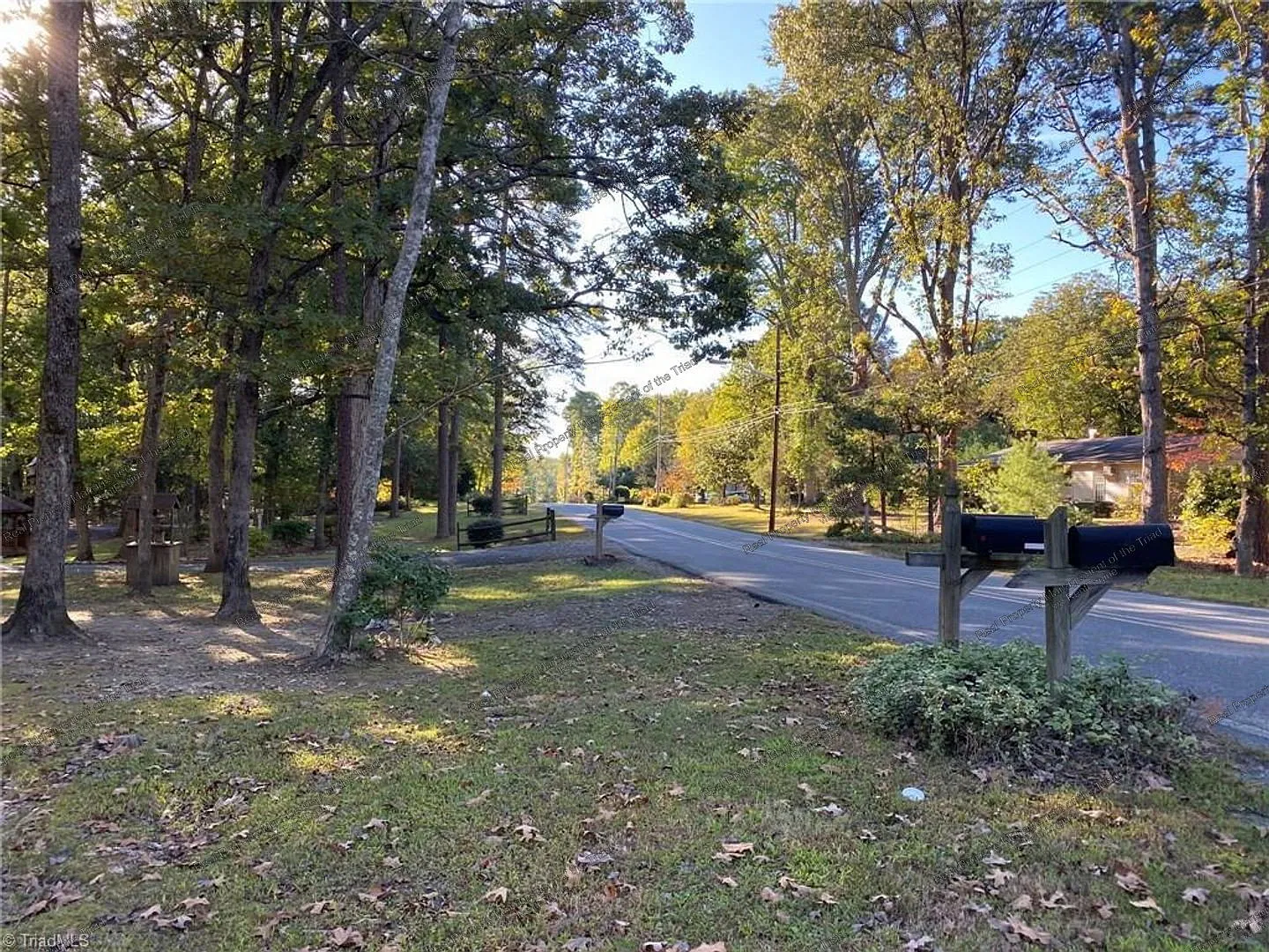 3 bed, 2.0 bath, 1155 sqft, $1,360 — Photo 2