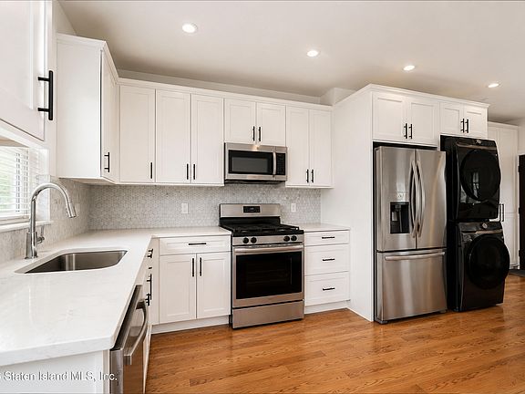 4th image of 109 Yetman Ave