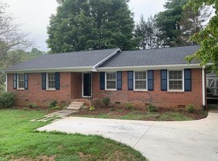 16 Knoll Ridge Dr, Asheville, NC 28804