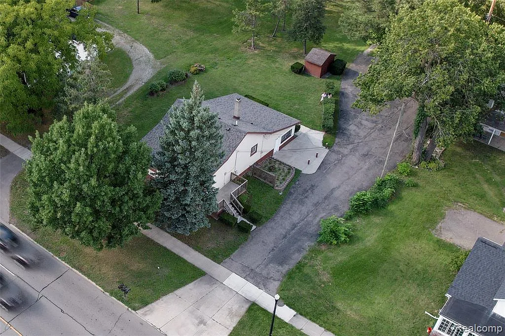 4 bed, 1.0 bath, 1500 sqft, $1,600 — Photo 1