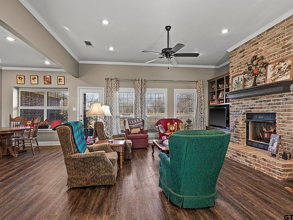 4th image of 126 Diane Ln