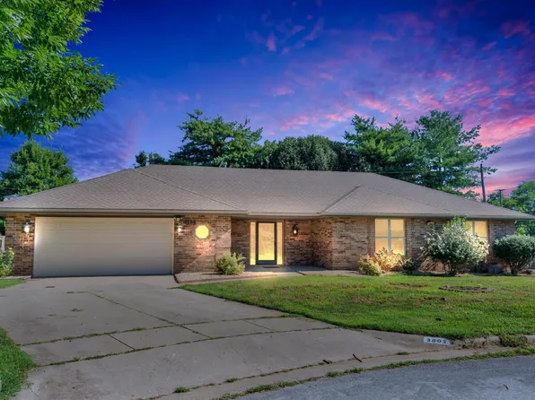 3809 S Virginia Place, Springfield, MO 65807