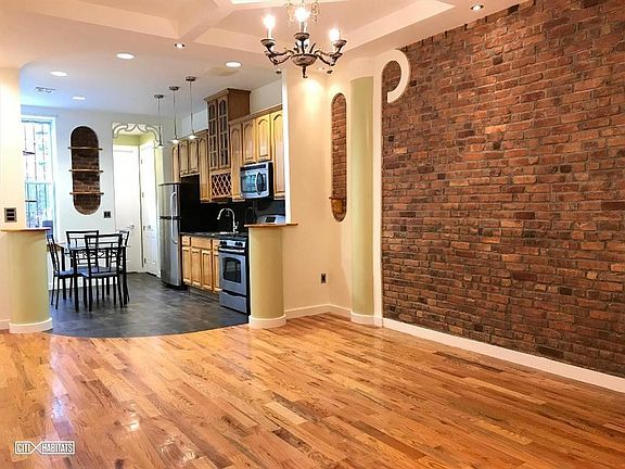 2nd image of 401 Linden St APT 1