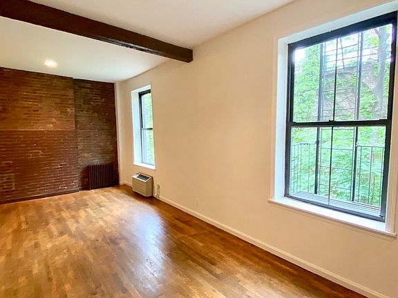 3rd image of 44 Columbia Pl APT 2A
