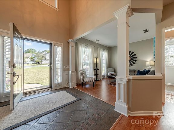 3rd image of 3101 Surreyhill Ct
