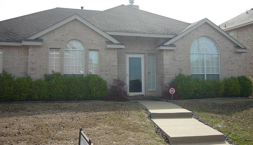 1st image of 302 Chaparral Dr