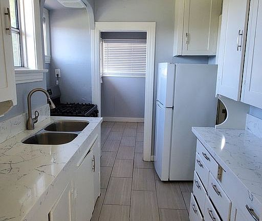 5th image of 4006-4008 Delta St #4006