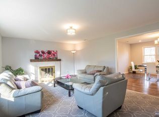 188 W Leach Ave, Park Ridge, NJ 07656