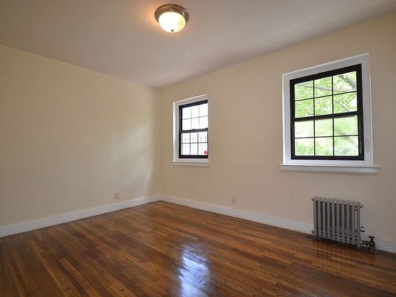 2nd image of 14133 78th Ave APT 3B