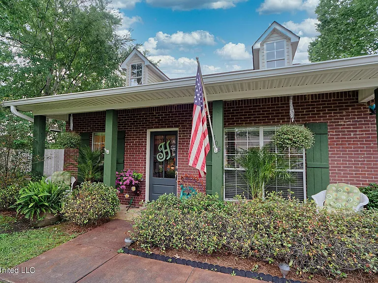 408 Green Tree Pl — Photo 1