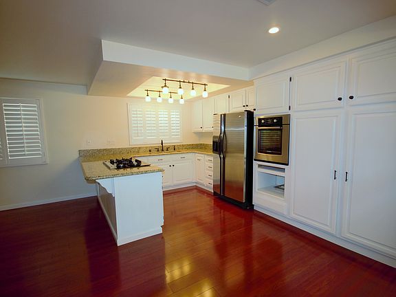 5th image of 881 W Huntington Dr Unit 11