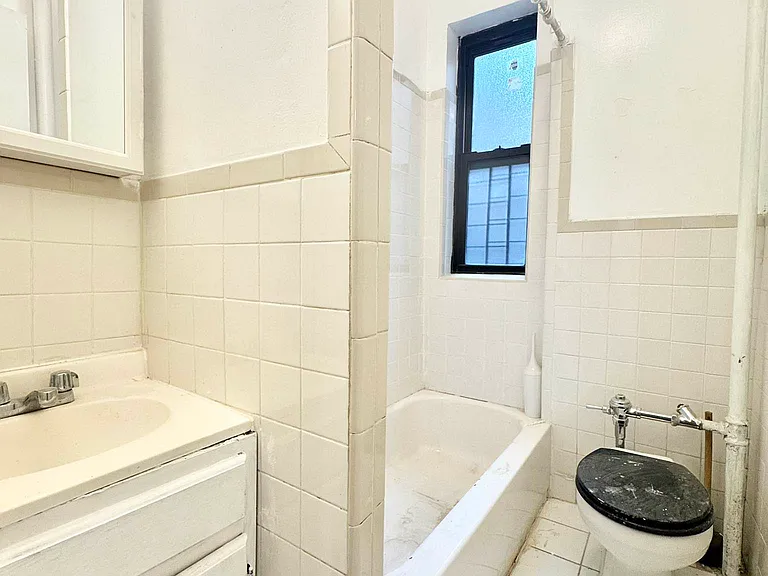 674 47th St #2G — Photo 18
