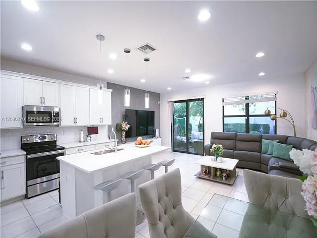 10111 Akenside Dr
