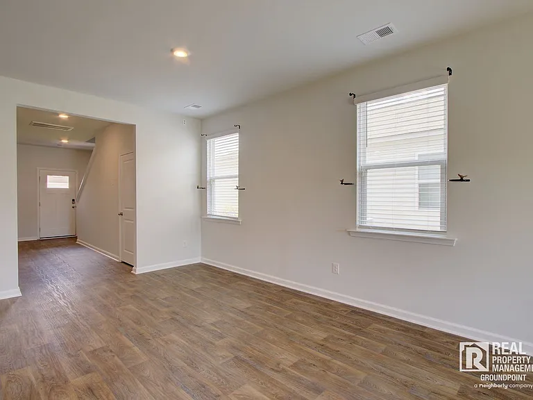 113 Hillsford Ln — Photo 5