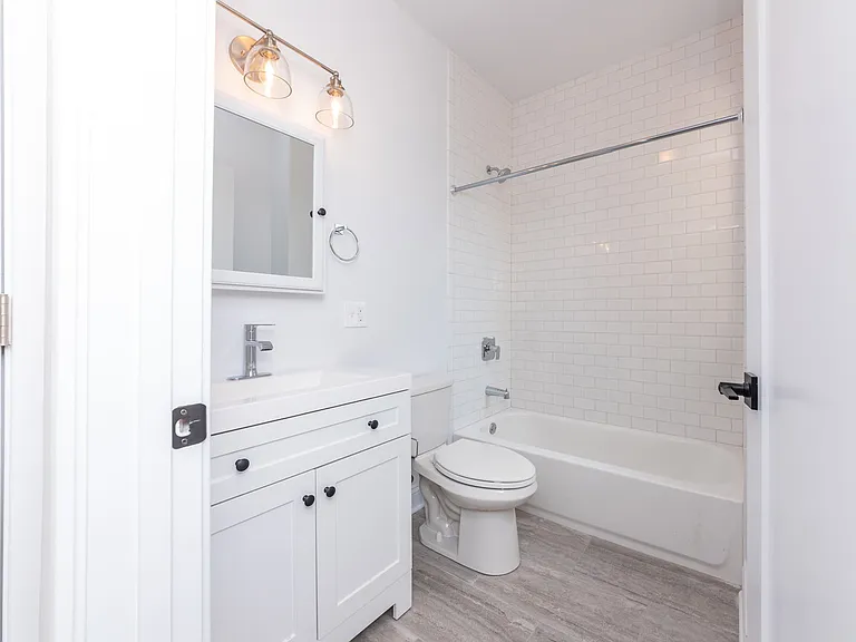 3409 W Fullerton Ave #2A — Photo 9