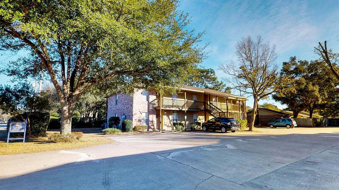 Building Photo - 895 Silverwood Dr #6