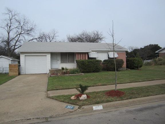 3rd image of 307 Prather Dr