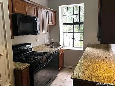 2 bed, 1.0 bath, 1200 sqft, $3,200 — Photo 2