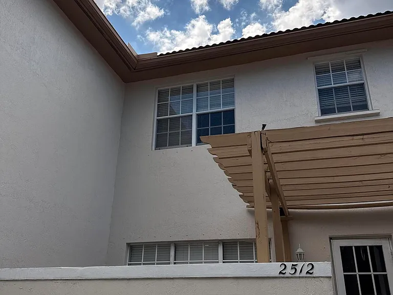 2512 NW 4th St — Photo 18