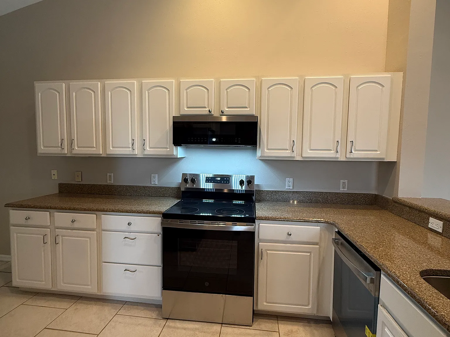2 bed, 2.0 bath, 1552 sqft, $1,850 — Photo 2