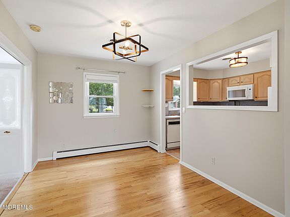 5th image of 943 Edgebrook Drive N