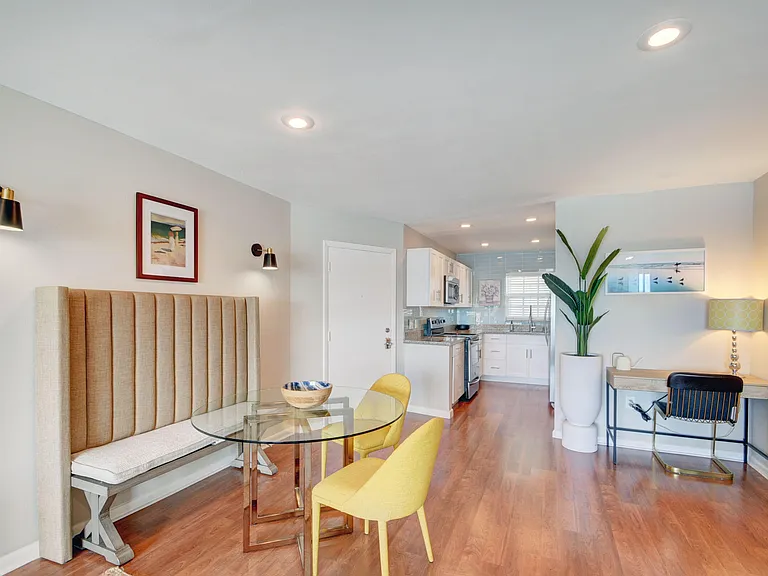 410 Wilma Cir #204 — Photo 5