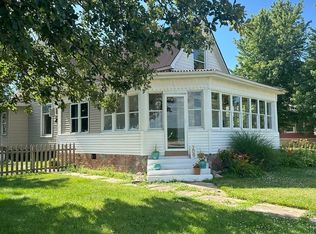 209 S Main St, Ellsworth, IL 61737