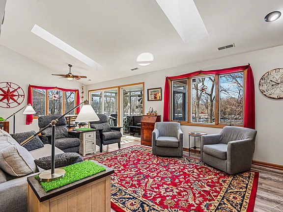 5th image of 8233 Midland Rd