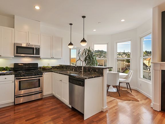 5th image of 199 Tiffany Ave APT 403