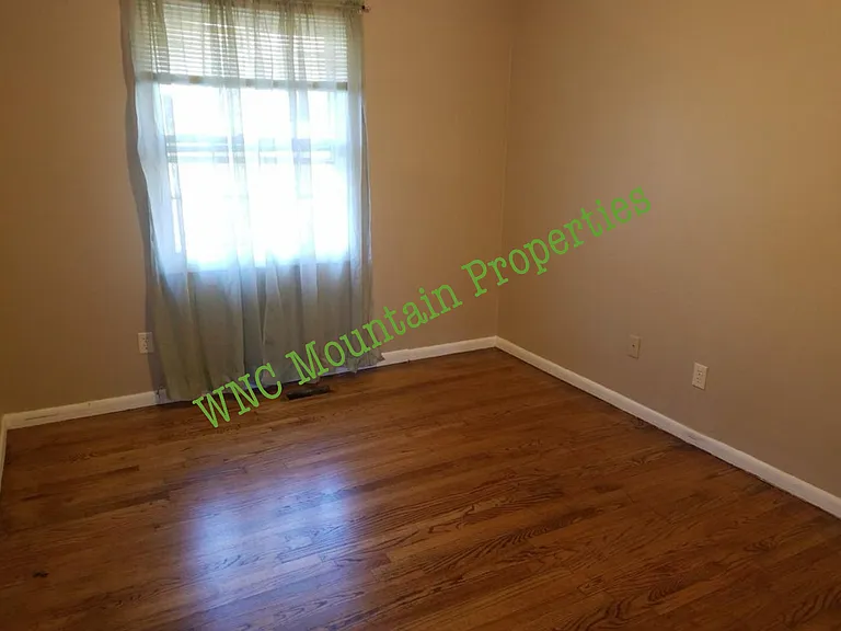 374 Royal Pines Dr — Photo 5