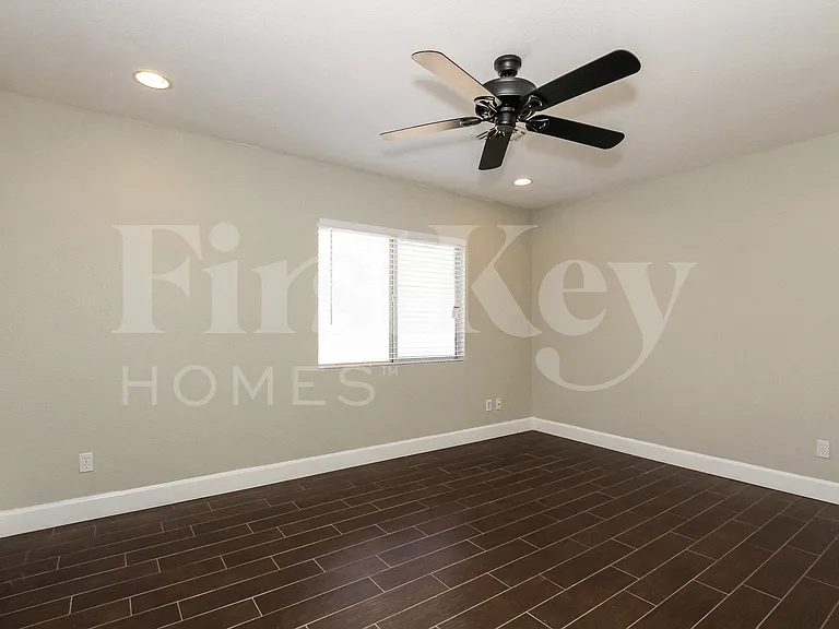 9156 W Quail Ave — Photo 8