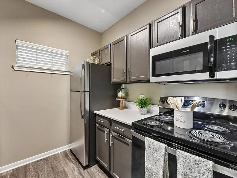 Madison Dell Ranch Apartments — Photo 27