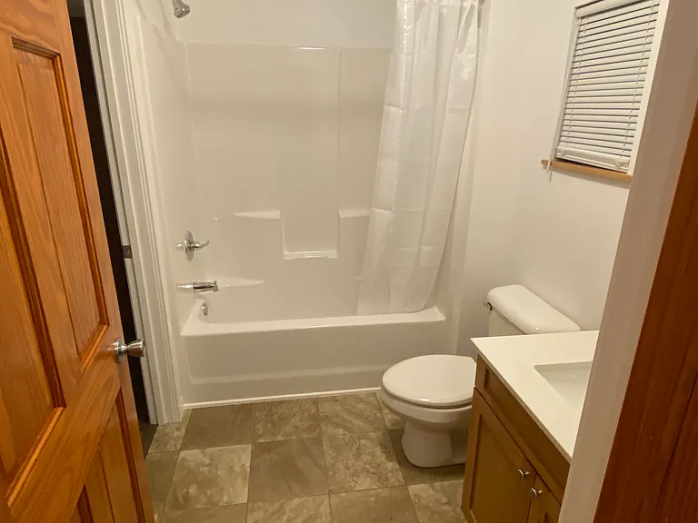 404 S Hennepin Ave — Photo 7