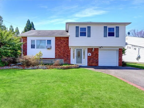 10 Kent Lane, North Babylon, NY 11703