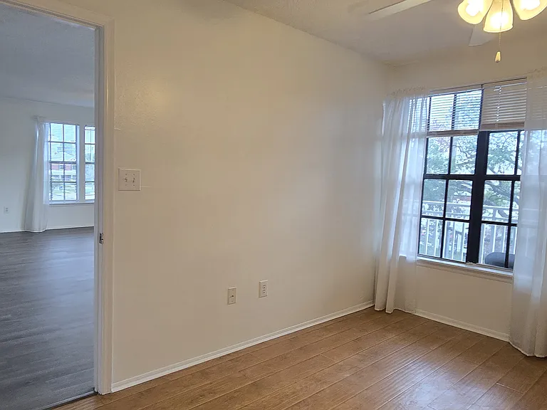 1000 W Horatio St #220 — Photo 23