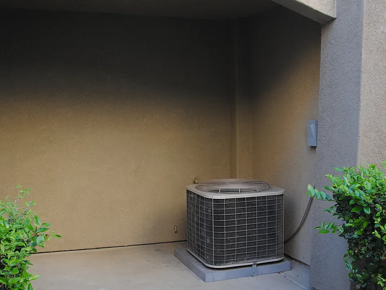 672 Kellogg St — Photo 5
