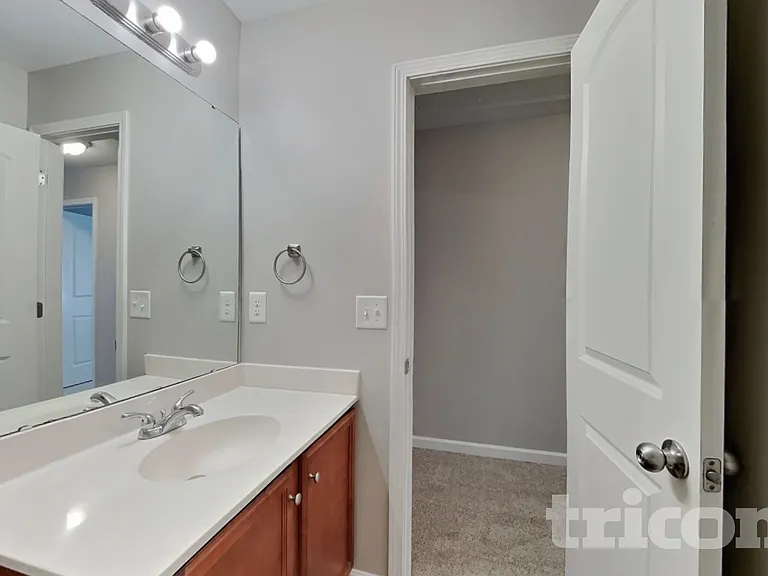 917 Leatherstone Ln — Photo 13