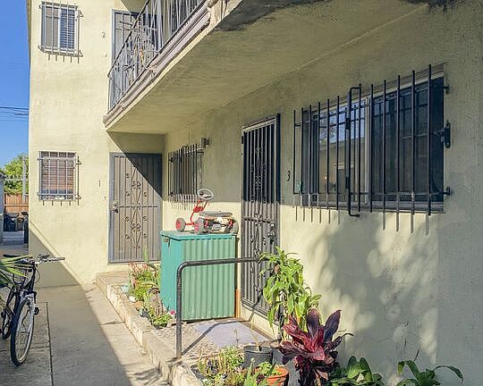 5th image of 4862 S Centinela Ave