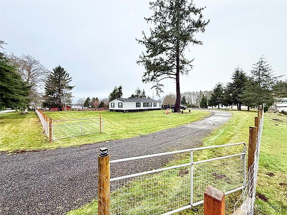 2nd image of 33 Whalers Drive