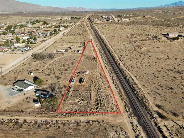 2 Joshua Rd, Apple Valley, CA 92308