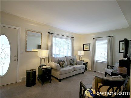 5th image of 901 S Brookside Dr
