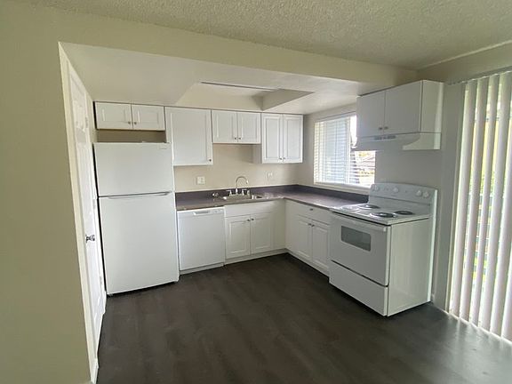 4th image of 130 Stanford Dr APT D