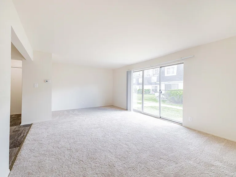 Coach House Apartments — Photo 26