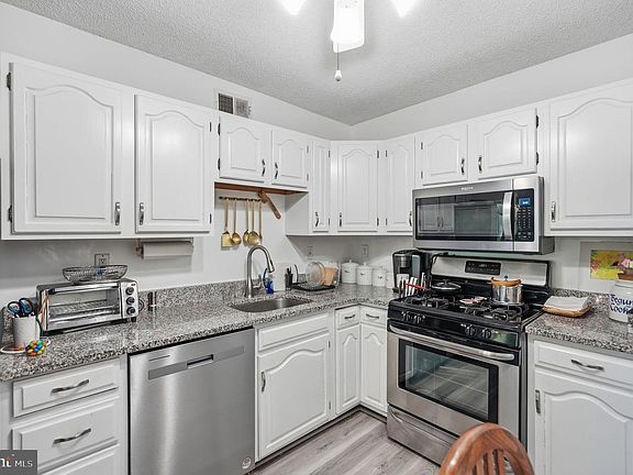 4th image of 5225 Pooks Hill Rd APT 910N