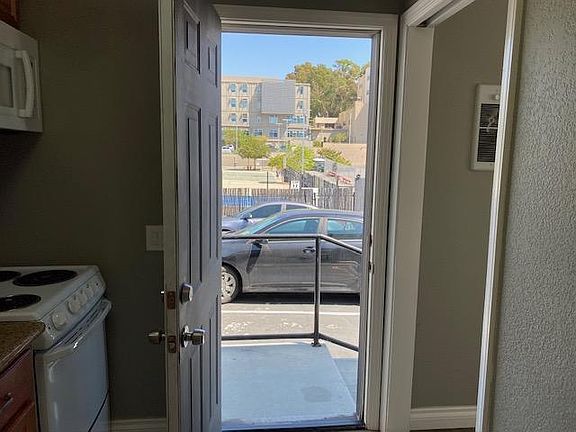 5th image of 3-425 25th St #3