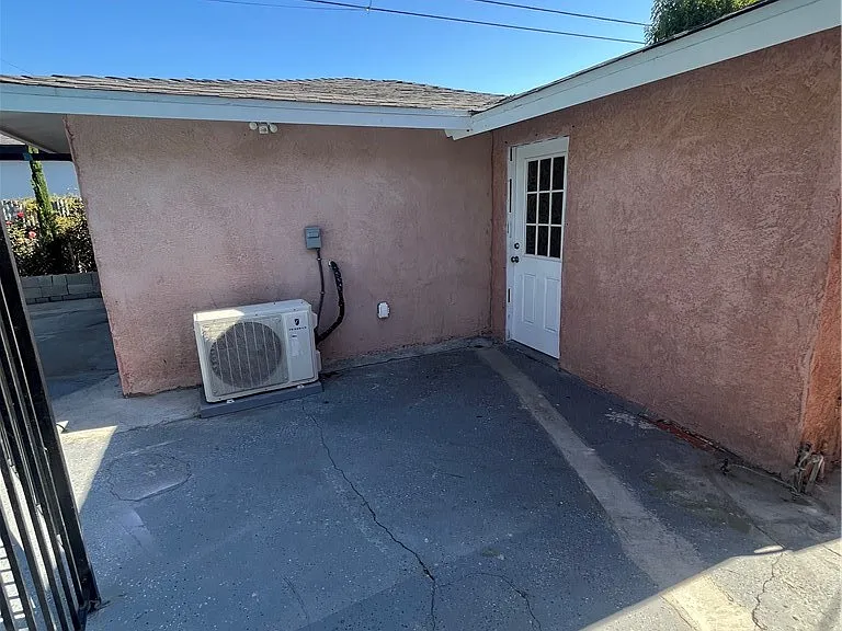 14409 Gundry Ave — Photo 2