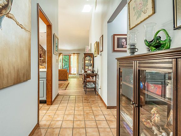 4th image of 2726 S McCartney Ln